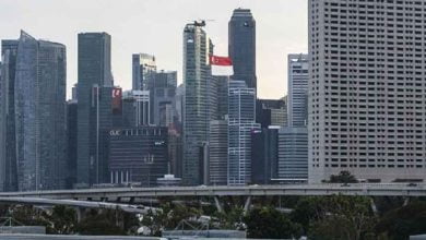Singapur Ulusal Gunu Vesilesiyle Singapur Marina Korfezinde Duzenlenen Kutlamalarda Sergilenen Hava Performansinda Helikopterler Singapur Bayragiyla Birlikte Ucuyor 1
